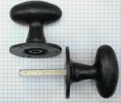 Aanbieding loopt bijna af | Deurknopset ovaal draaibaar zwart op rozet van 60 mm