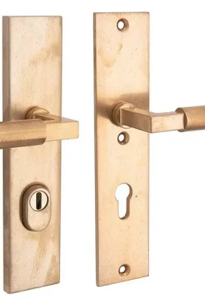 Aanrader | SKG3 PC92 kruk/kruk op schild Bauhaus rechts + kerntrekbeveiliging messing antiek