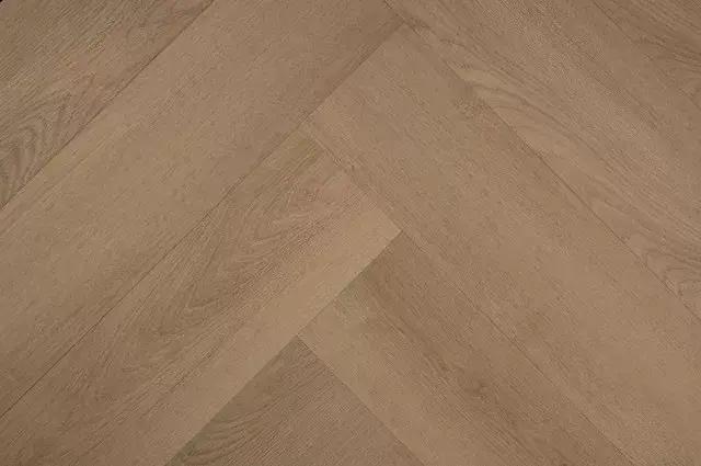 Zeer goed beoordeeld | Stech Radiance Visgraat XL Klik PVC 710x142x8mm 0,55 (met geïntegreerde ondervloer, wel 10DB) 104